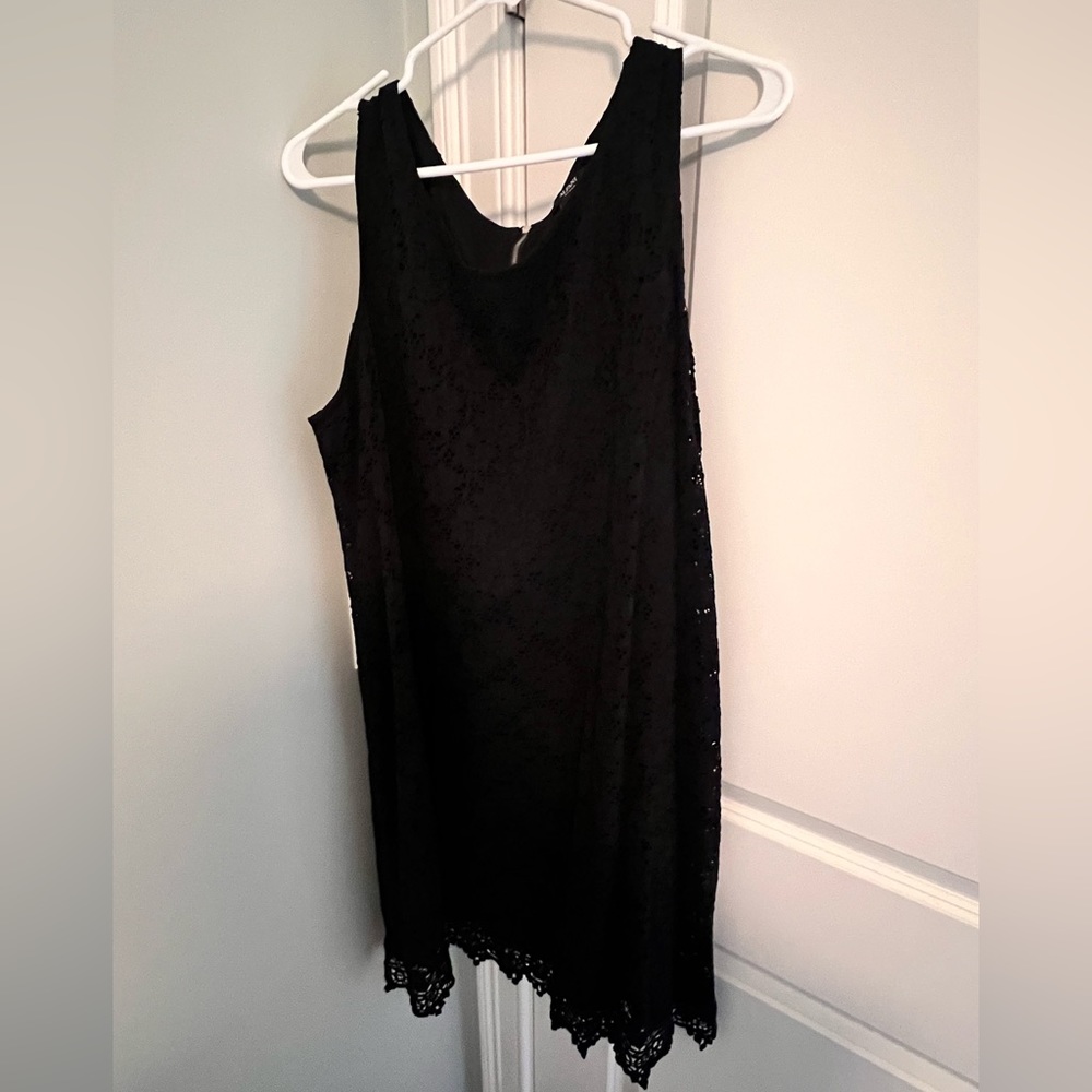Woman’s plus size black sleeveless dress